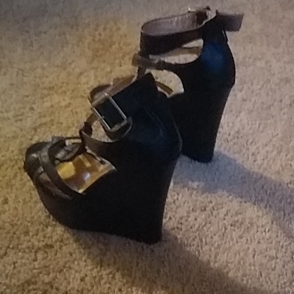 Shoes - Picture 3 of 3